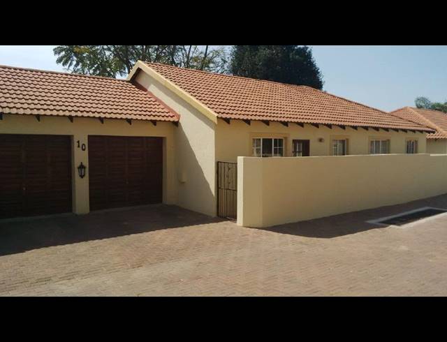 3 BEDROOM TOWNHOUSE FOR SALE IN AMAROSA
